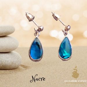 Boucles d'oreilles goutte nacre bleue