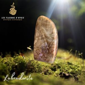 Forme libre labradorite grise-rose 0.115g