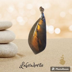 Pendentif labradorite forme libre reflets orange