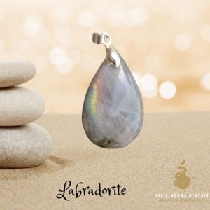Pendentif labradorite grise goutte arc en ciel