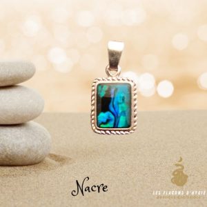 Pendentif nacre carre bleu