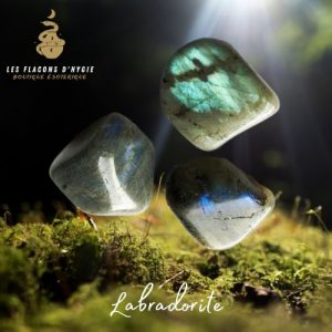 Pierre roulee labradorite